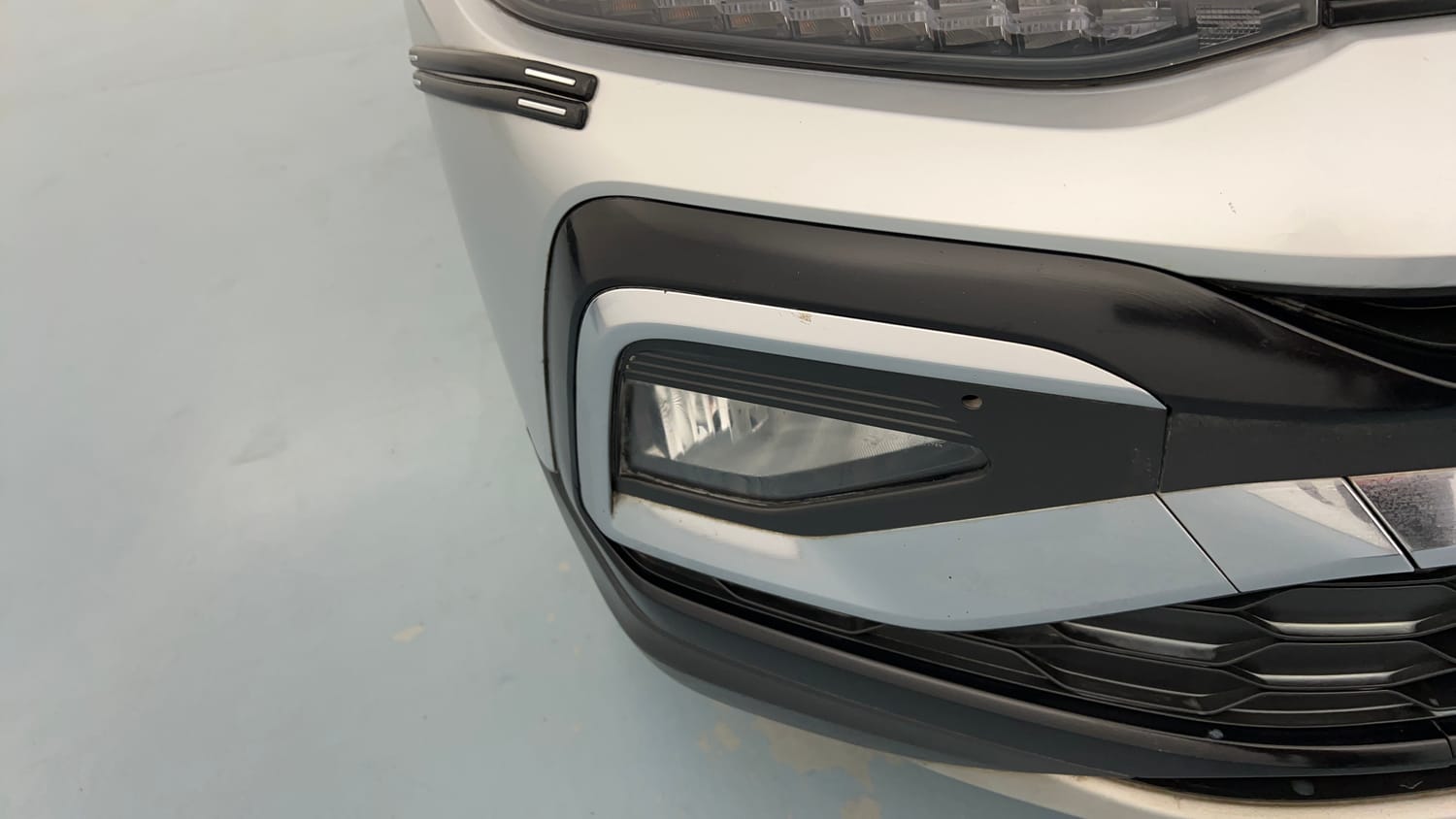 Used 2025 Volkswagen Taigun Topline 1.0 TSI AT Petrol Automatic dents MINOR SCRATCH