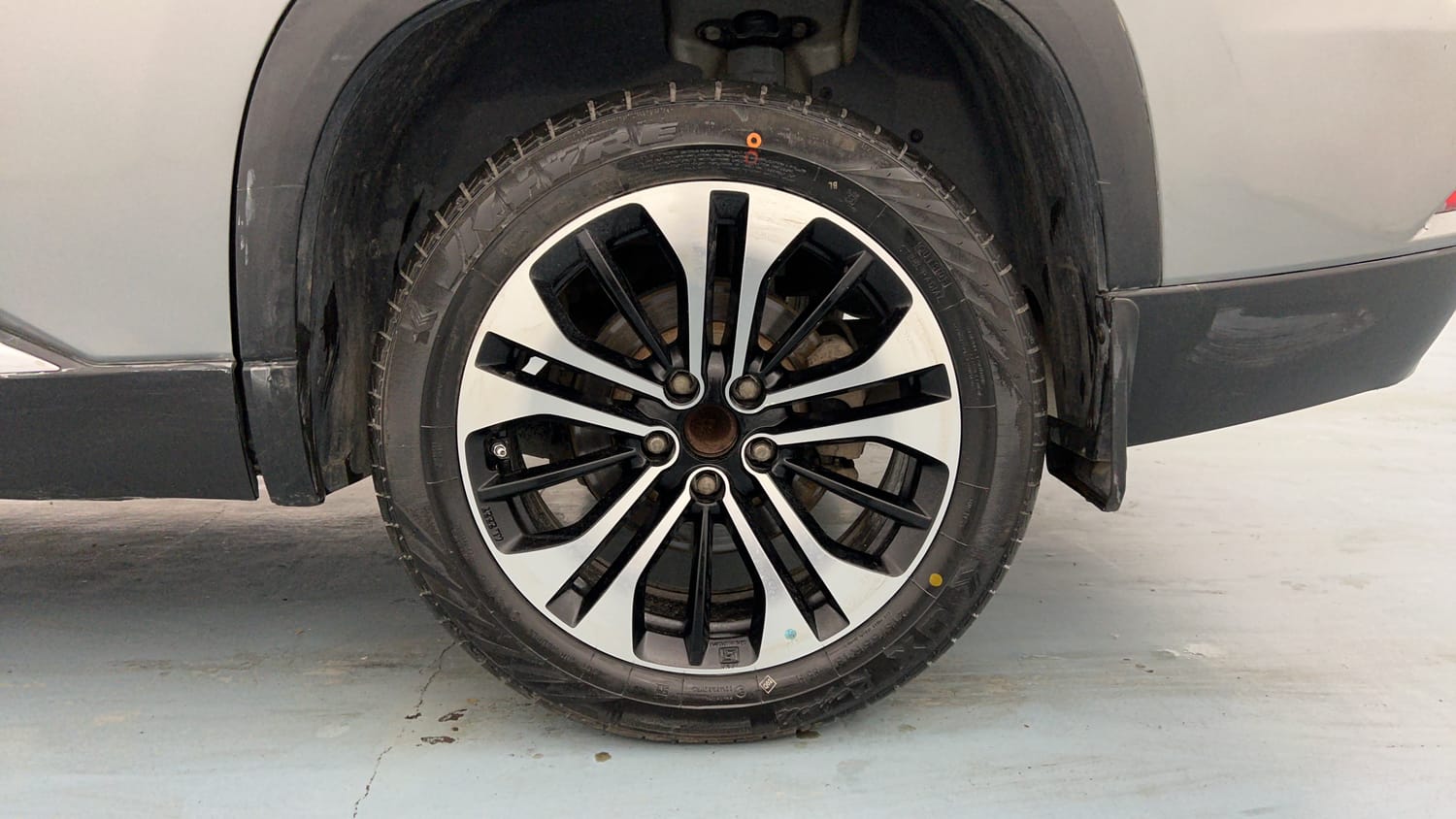 Used 2021 MG Motors Hector Plus Sharp Hybrid 1.5 Petrol Petrol Manual tyres LEFT REAR TYRE RIM VIEW