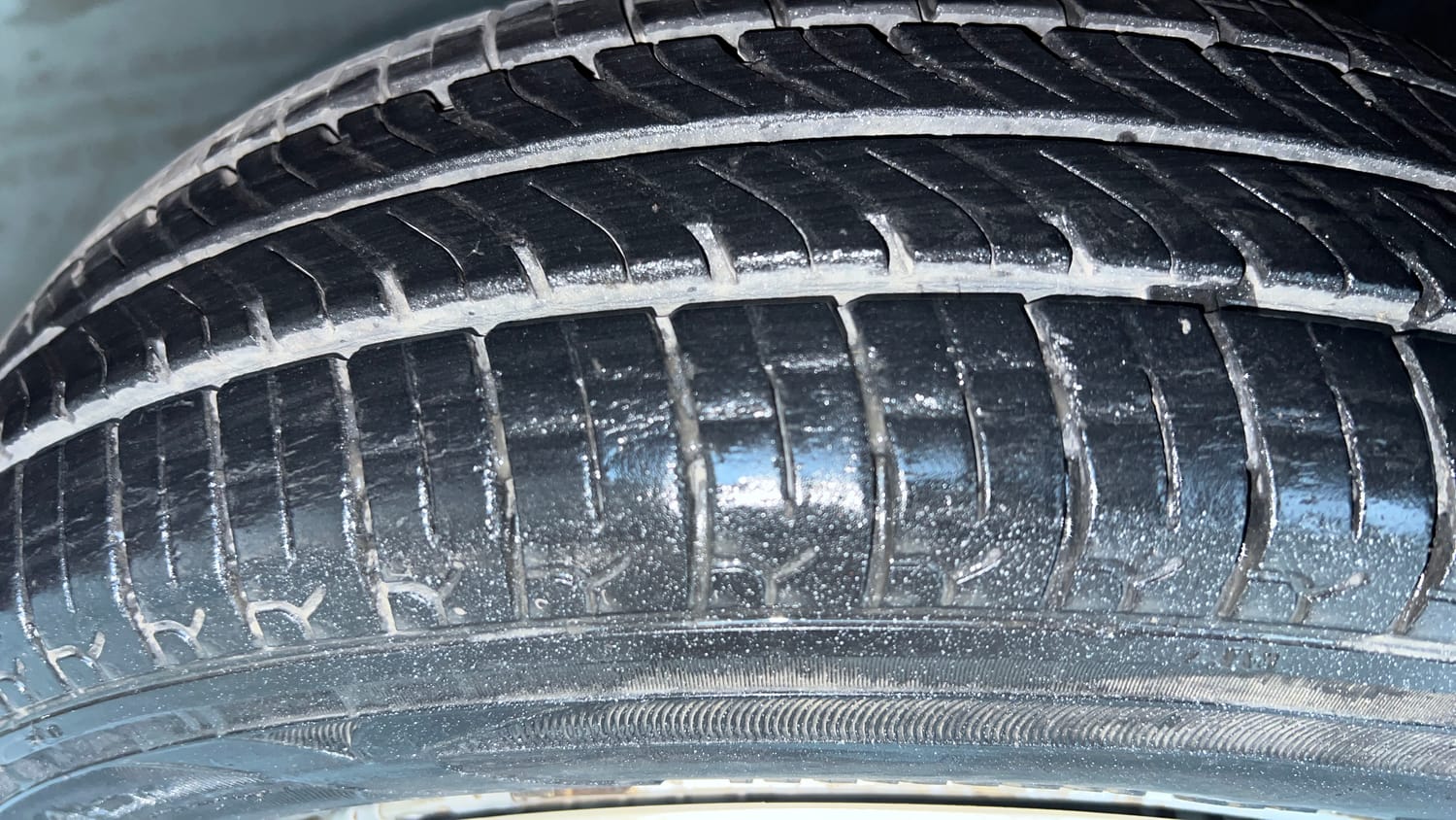 Used 2014 Maruti Suzuki Wagon R LXI Petrol Manual tyres LEFT FRONT TYRE TREAD VIEW