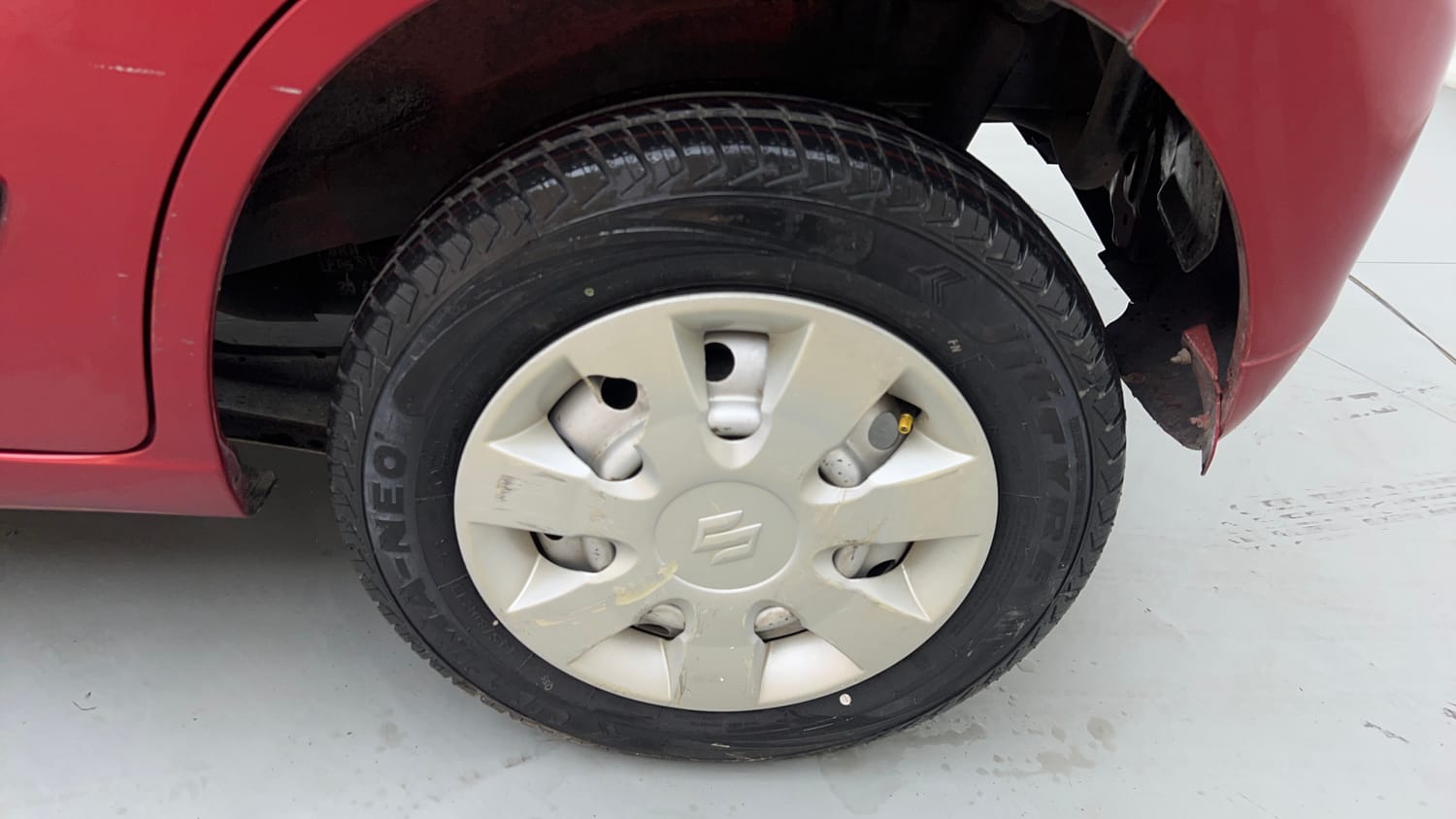 Used 2014 Maruti Suzuki Wagon R LXI Petrol Manual tyres LEFT REAR TYRE RIM VIEW