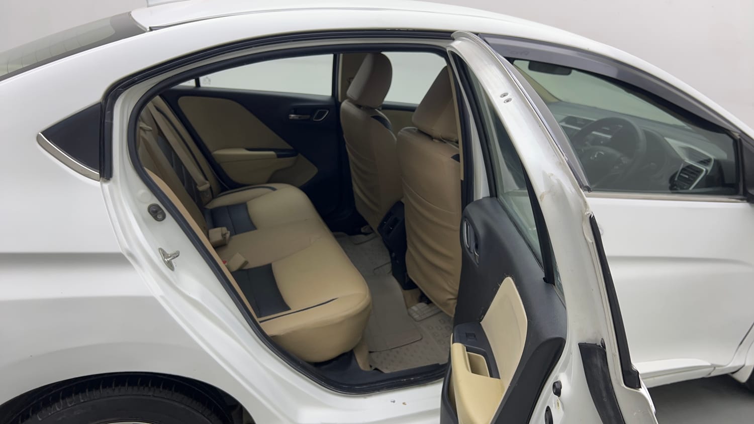 2018 Honda City V Petrol + CNG(Outside Fitted)-18