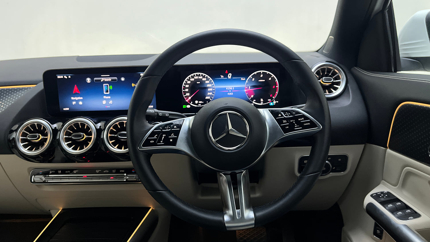 Used 2025 Mercedes-Benz GLA 220d 4MATIC Diesel Automatic interior STEERING VIEW