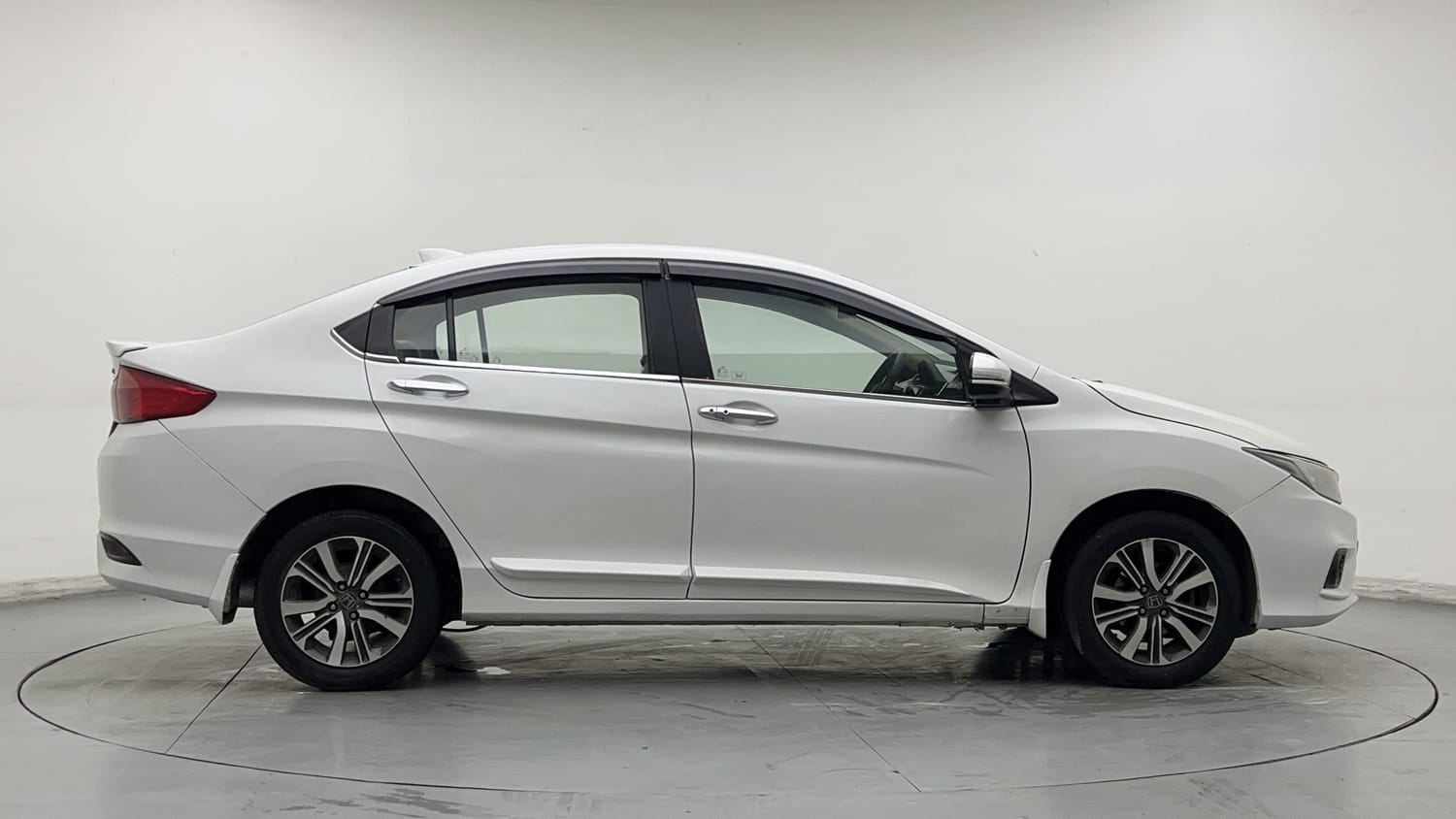 2018 Honda City V Petrol + CNG(Outside Fitted)-5