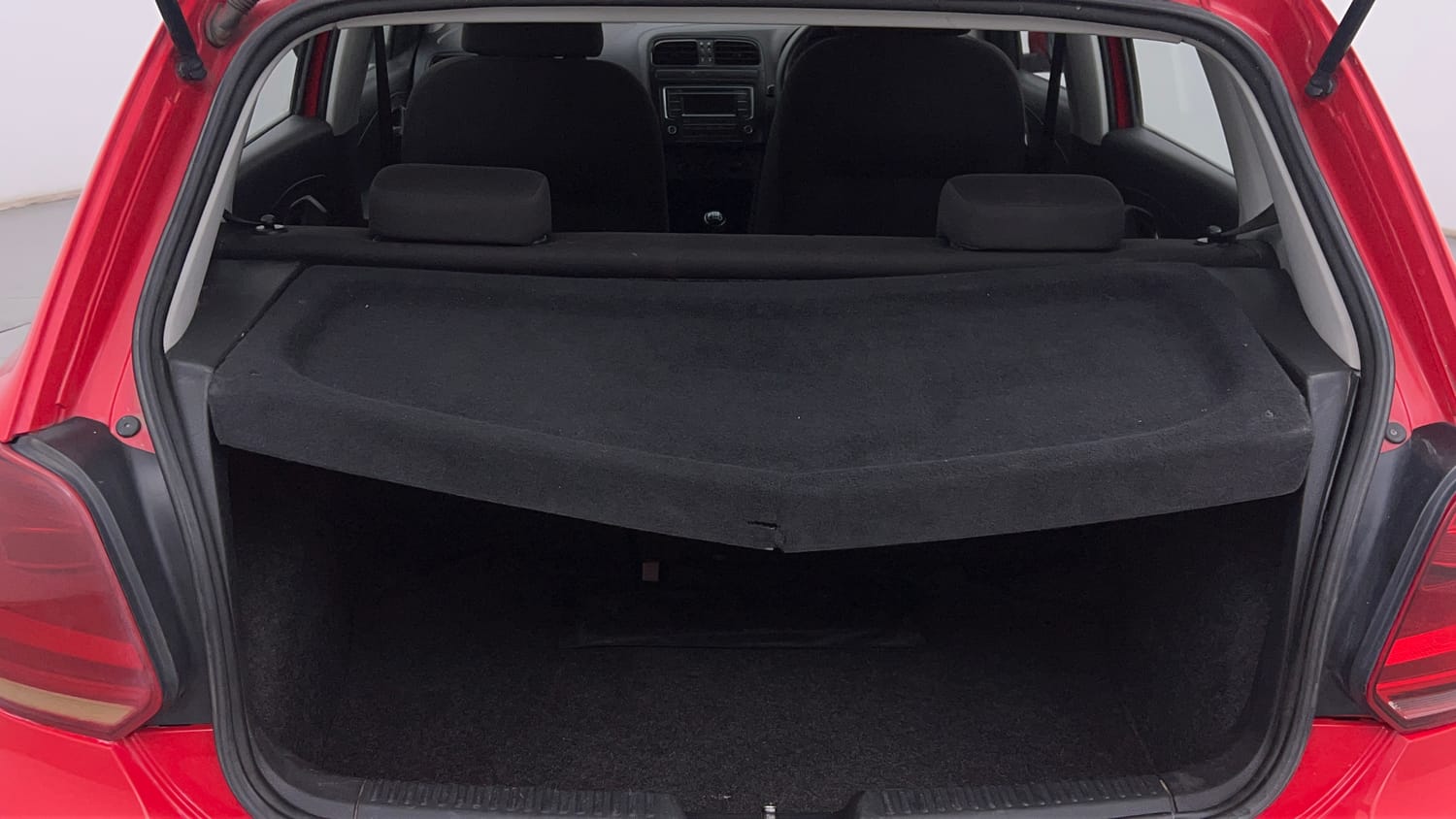 Used 2020 Volkswagen Polo Comfortline 1.0L (P) Petrol Manual interior DICKY INSIDE VIEW