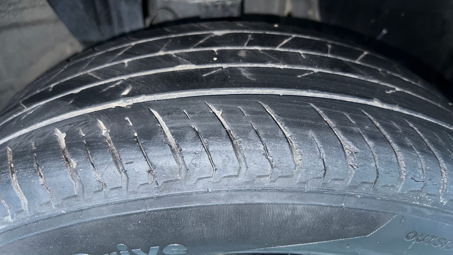 Used 2023 Nissan Magnite XV Petrol Manual tyres RIGHT FRONT TYRE TREAD VIEW
