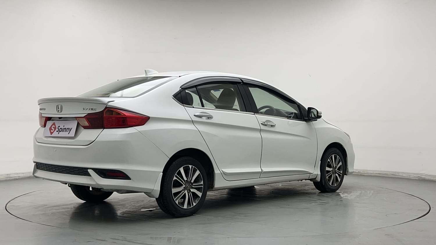 2018 Honda City V Petrol + CNG(Outside Fitted)-4