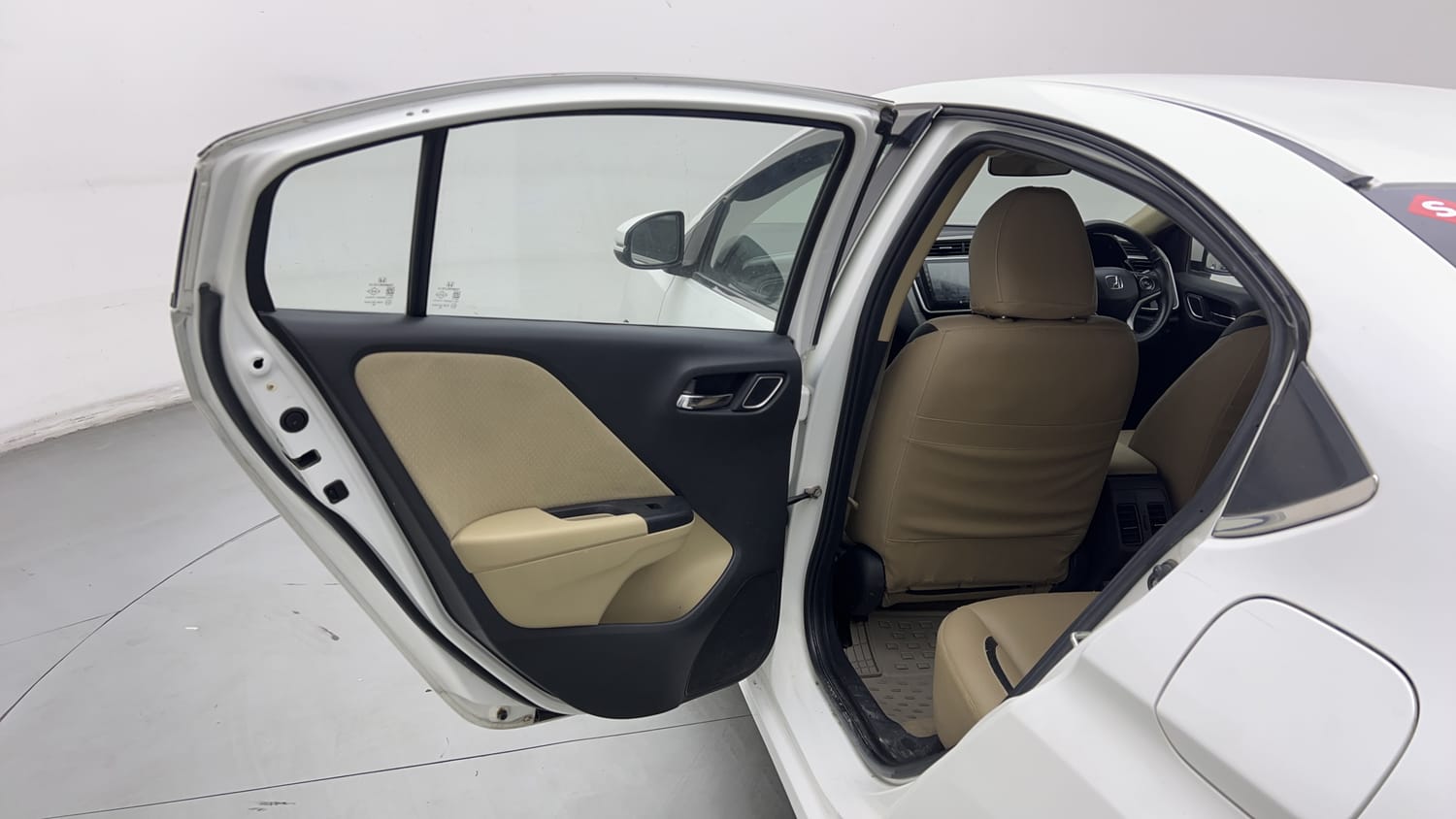 2018 Honda City V Petrol + CNG(Outside Fitted)-22