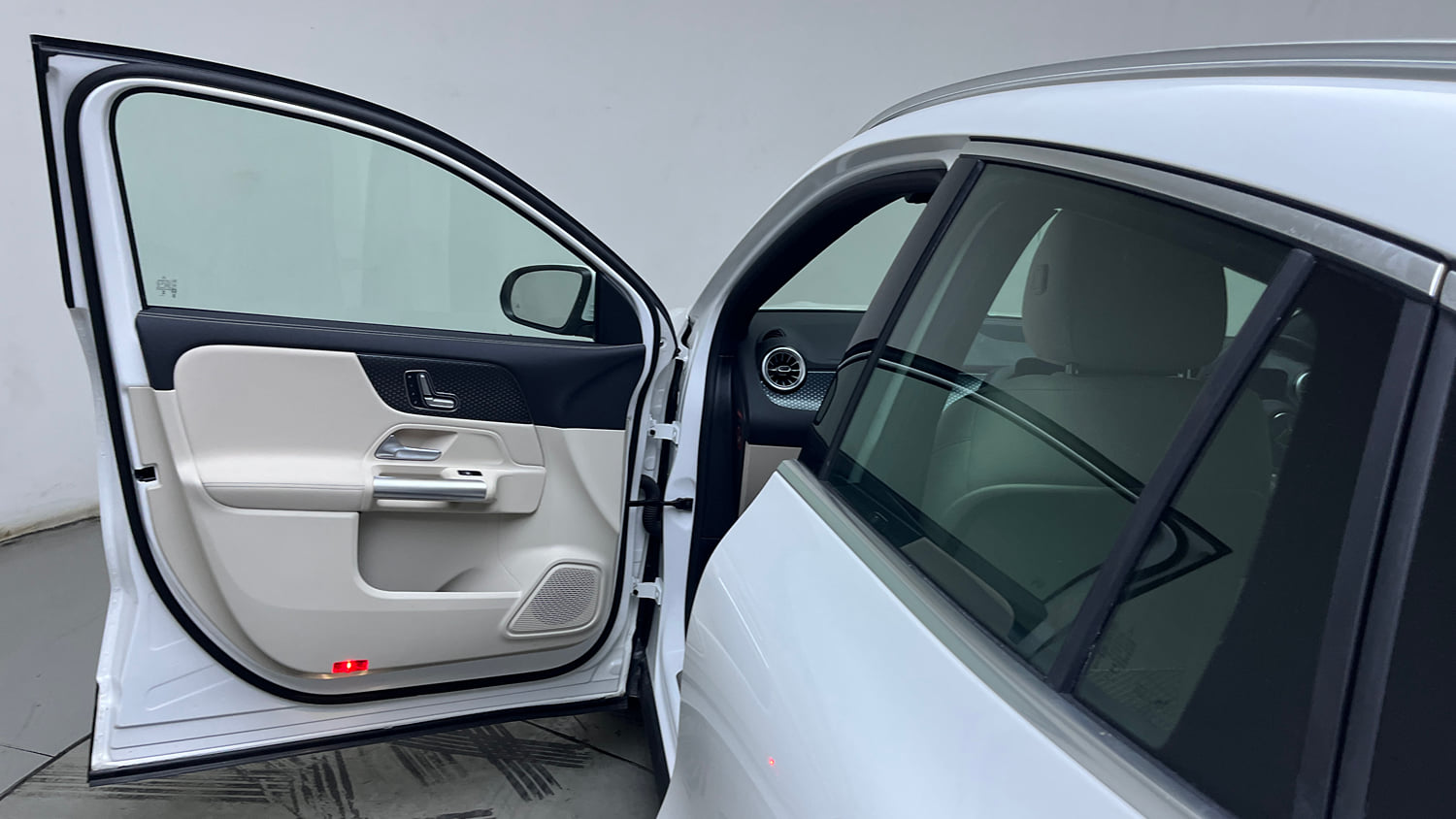 Used 2025 Mercedes-Benz GLA 220d 4MATIC Diesel Automatic interior LEFT FRONT DOOR OPEN VIEW