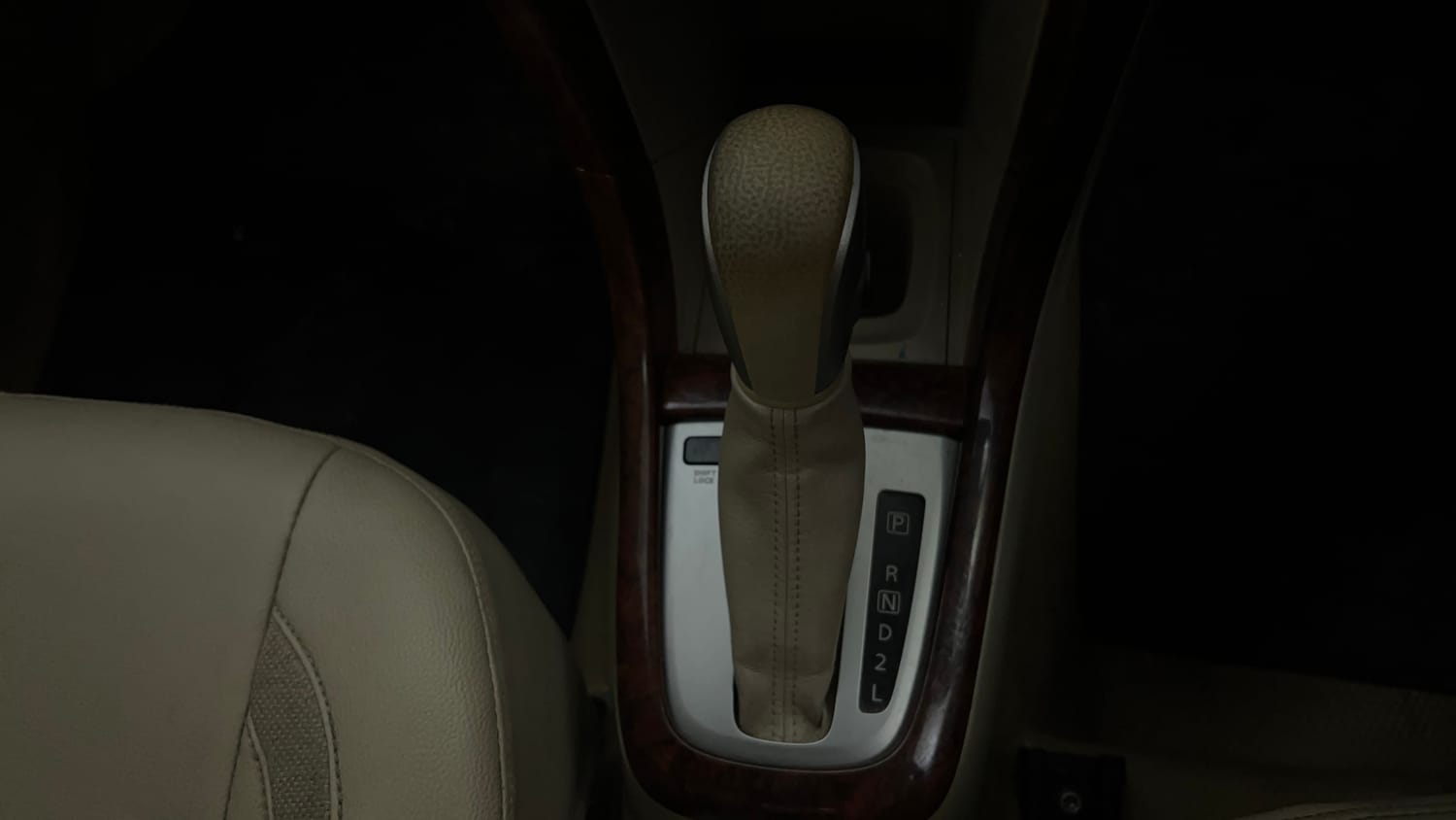 Used 2012 Maruti Suzuki Swift Dzire Automatic Petrol Automatic interior GEAR  KNOB VIEW