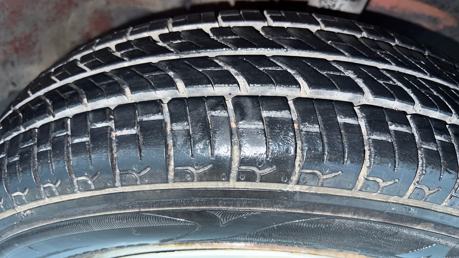 Used 2014 Maruti Suzuki Wagon R LXI Petrol Manual tyres RIGHT FRONT TYRE TREAD VIEW