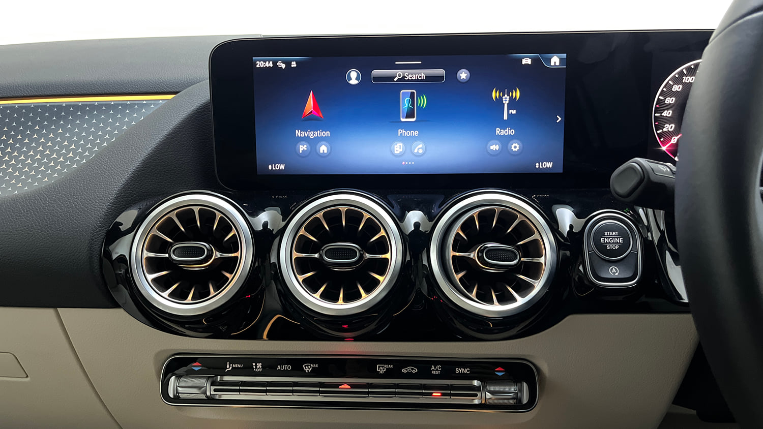 Used 2025 Mercedes-Benz GLA 220d 4MATIC Diesel Automatic interior MUSIC SYSTEM & AC CONTROL VIEW