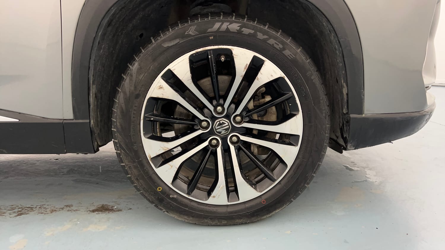 Used 2021 MG Motors Hector Plus Sharp Hybrid 1.5 Petrol Petrol Manual tyres RIGHT FRONT TYRE RIM VIEW