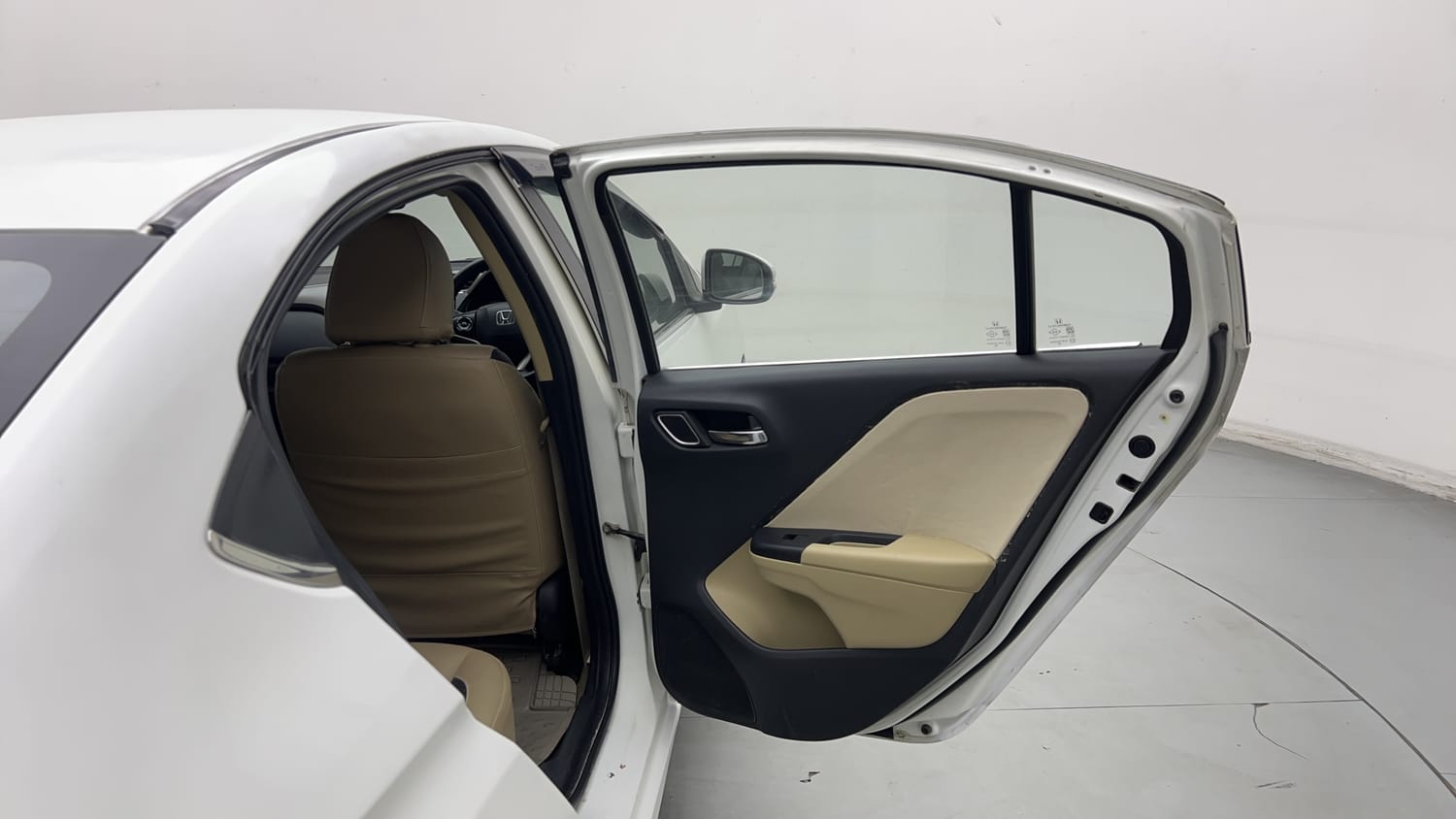 2018 Honda City V Petrol + CNG(Outside Fitted)-20