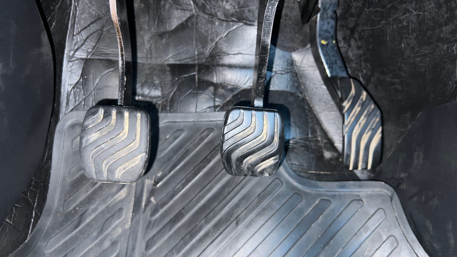 Used 2023 Nissan Magnite XV Petrol Manual interior PEDALS VIEW