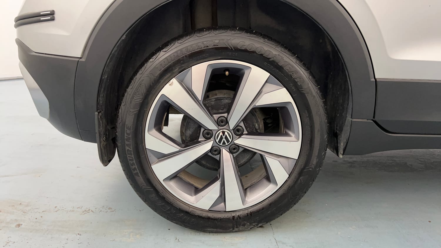 Used 2025 Volkswagen Taigun Topline 1.0 TSI AT Petrol Automatic tyres RIGHT REAR TYRE RIM VIEW