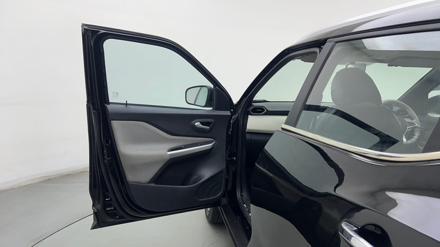 Used 2023 Nissan Magnite XV Petrol Manual interior LEFT FRONT DOOR OPEN VIEW
