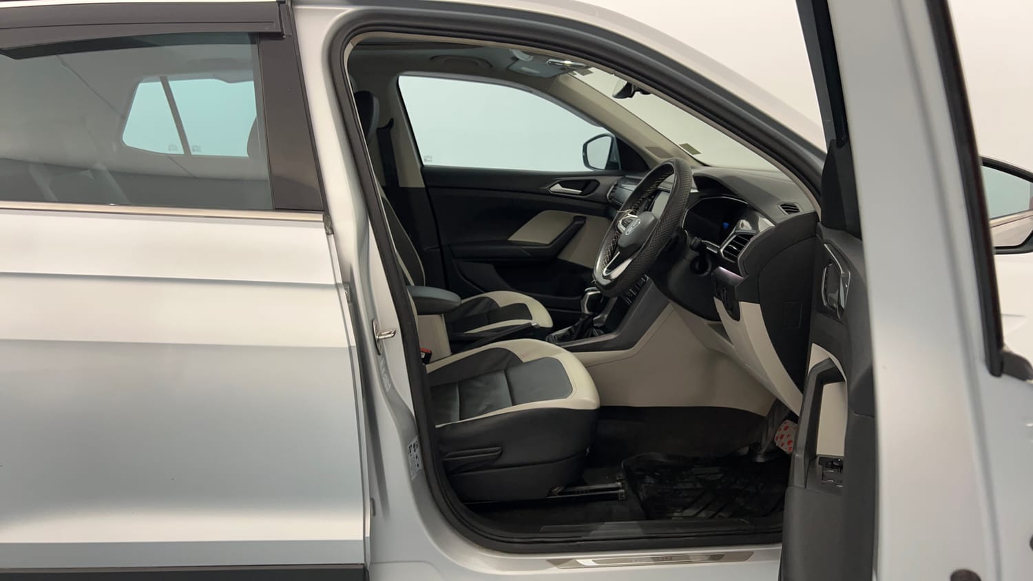 Used 2025 Volkswagen Taigun Topline 1.0 TSI AT Petrol Automatic interior RIGHT SIDE FRONT DOOR CABIN VIEW