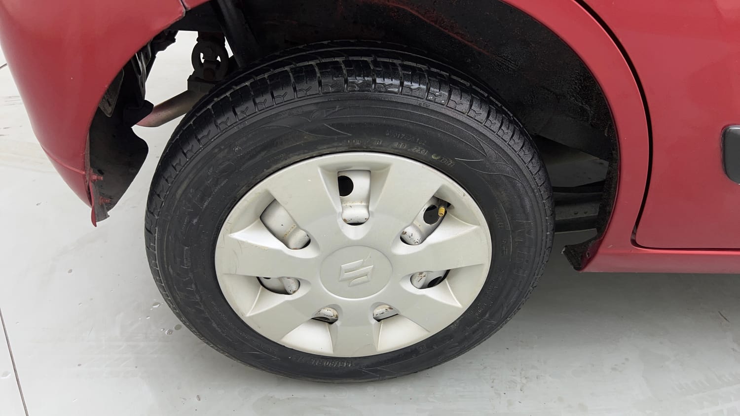 Used 2014 Maruti Suzuki Wagon R LXI Petrol Manual tyres RIGHT REAR TYRE RIM VIEW