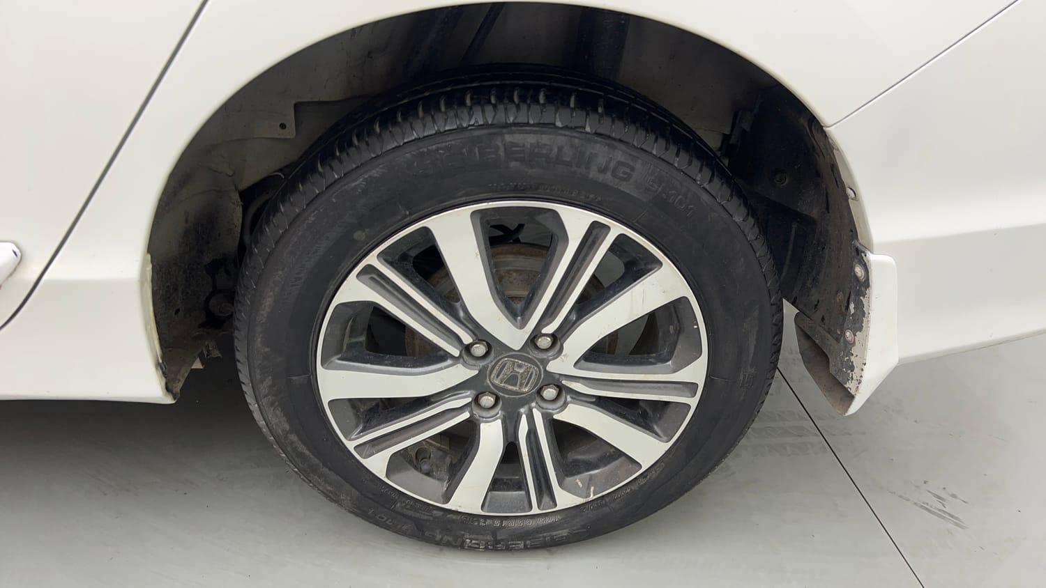 2018 Honda City V Petrol + CNG(Outside Fitted)-35