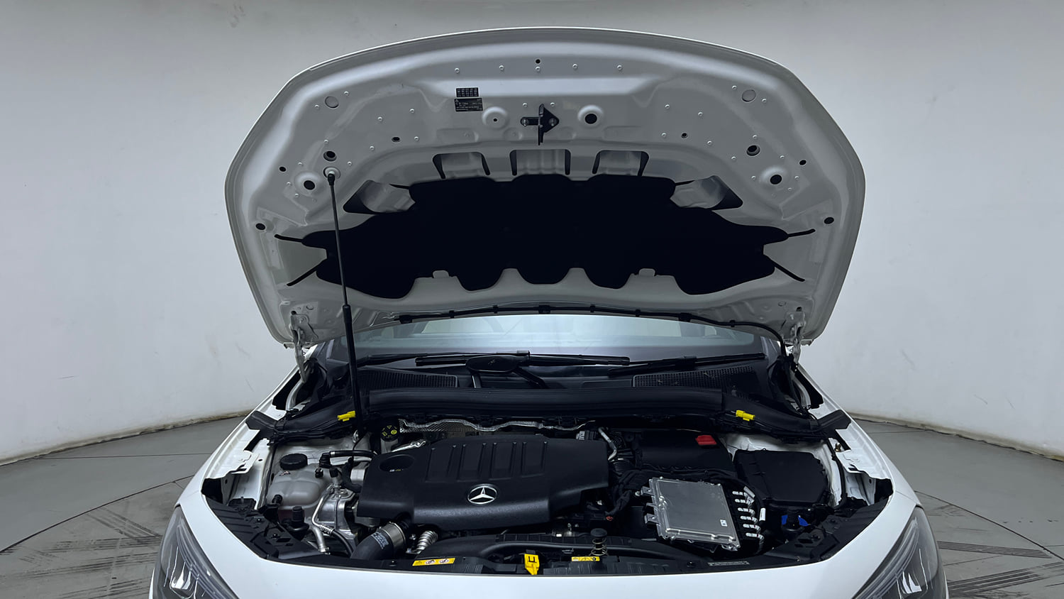 Used 2025 Mercedes-Benz GLA 220d 4MATIC Diesel Automatic engine ENGINE & BONNET OPEN FRONT VIEW