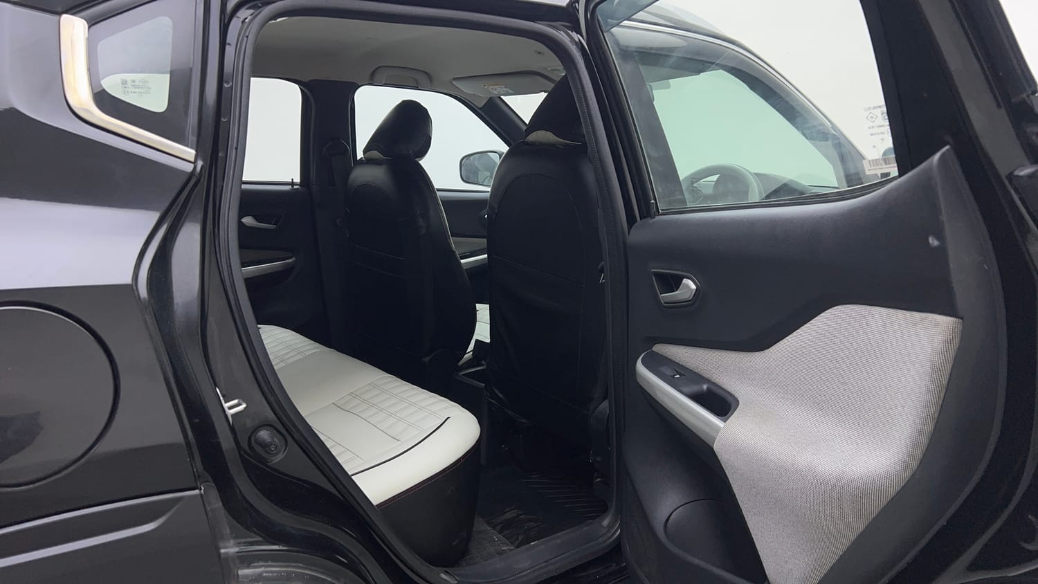 Used 2023 Nissan Magnite XV Petrol Manual interior RIGHT SIDE REAR DOOR CABIN VIEW