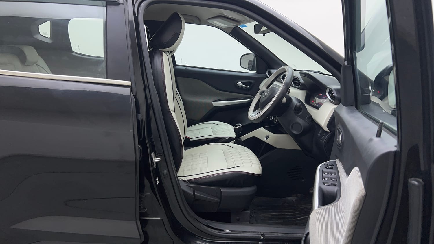 Used 2023 Nissan Magnite XV Petrol Manual interior RIGHT SIDE FRONT DOOR CABIN VIEW