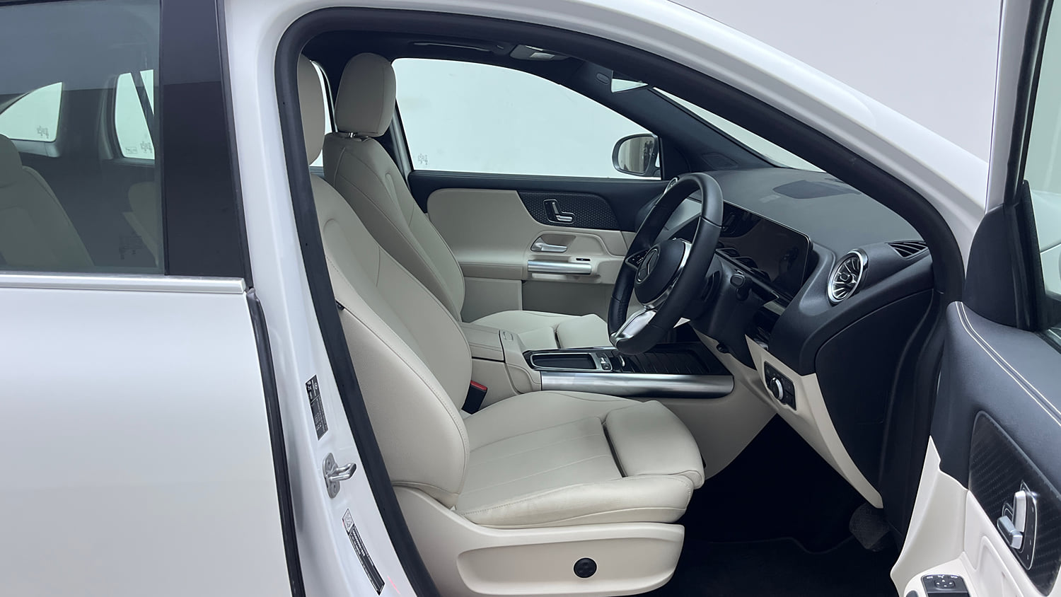 Used 2025 Mercedes-Benz GLA 220d 4MATIC Diesel Automatic interior RIGHT SIDE FRONT DOOR CABIN VIEW