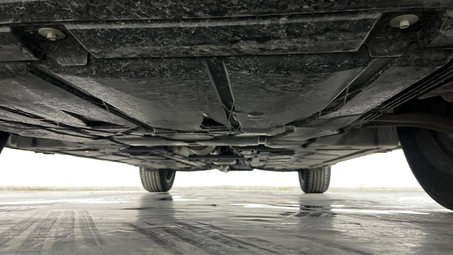 Used 2025 Mercedes-Benz GLA 220d 4MATIC Diesel Automatic extra FRONT LEFT UNDERBODY VIEW