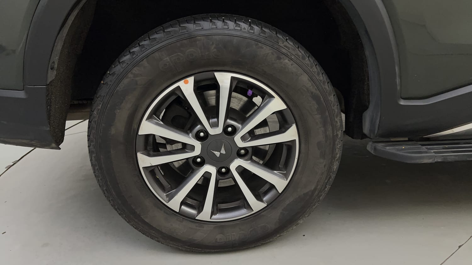 Used 2024 Mahindra Scorpio N Z8 Petrol MT 7 STR Petrol Manual tyres RIGHT REAR TYRE RIM VIEW