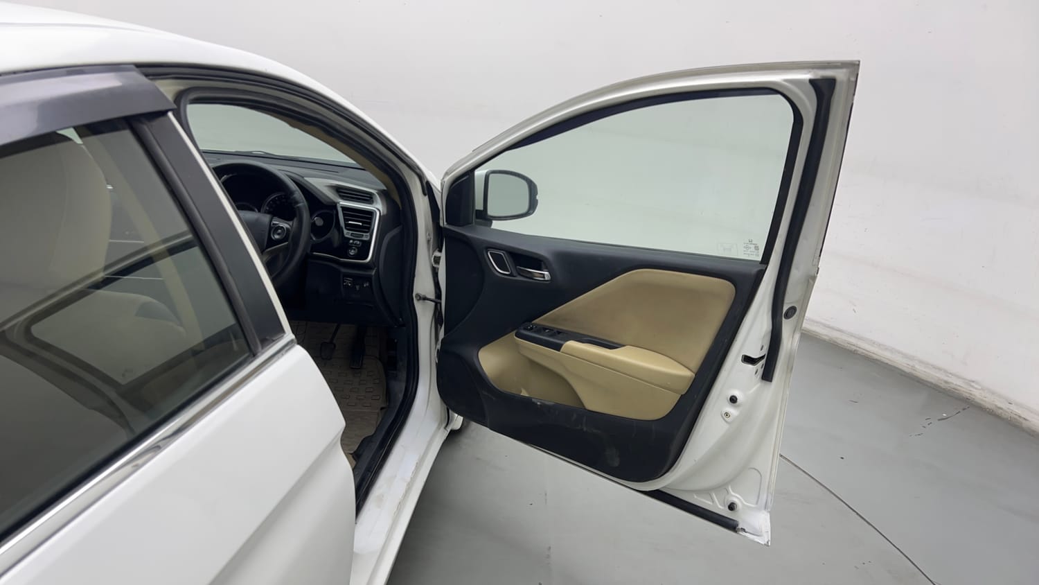 2018 Honda City V Petrol + CNG(Outside Fitted)-19