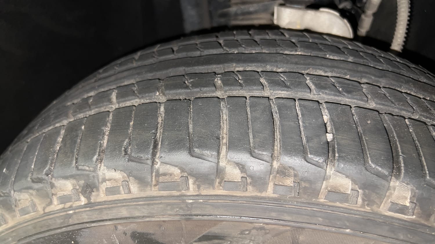 Used 2024 Mahindra Scorpio N Z8 Petrol MT 7 STR Petrol Manual tyres LEFT FRONT TYRE TREAD VIEW