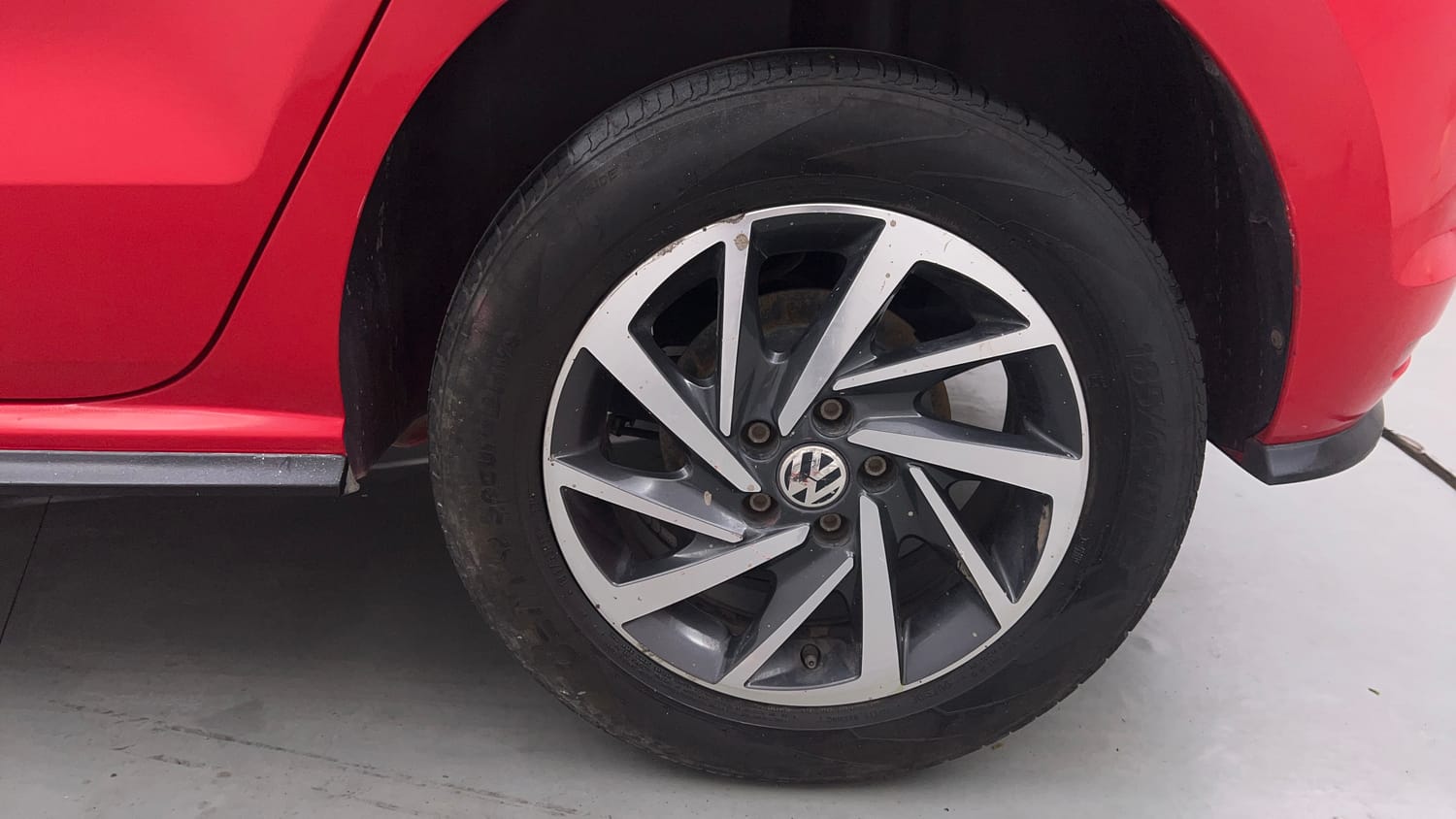 Used 2020 Volkswagen Polo Comfortline 1.0L (P) Petrol Manual tyres LEFT REAR TYRE RIM VIEW