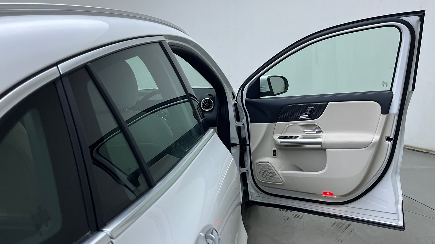 Used 2025 Mercedes-Benz GLA 220d 4MATIC Diesel Automatic interior RIGHT FRONT DOOR OPEN VIEW
