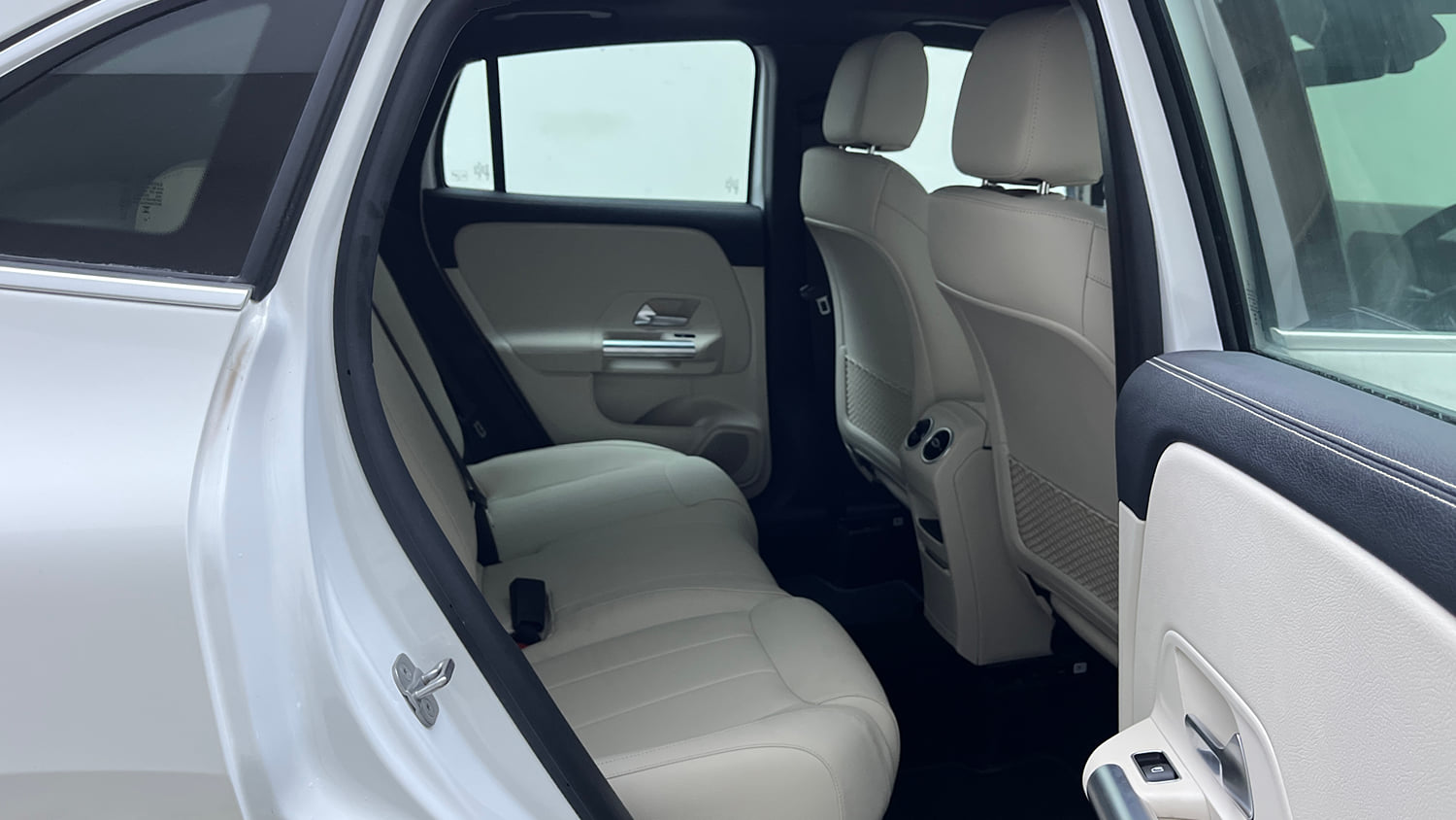 Used 2025 Mercedes-Benz GLA 220d 4MATIC Diesel Automatic interior RIGHT SIDE REAR DOOR CABIN VIEW
