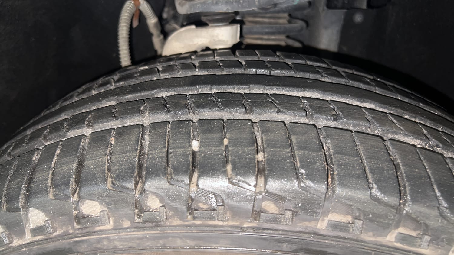 Used 2024 Mahindra Scorpio N Z8 Petrol MT 7 STR Petrol Manual tyres RIGHT FRONT TYRE TREAD VIEW