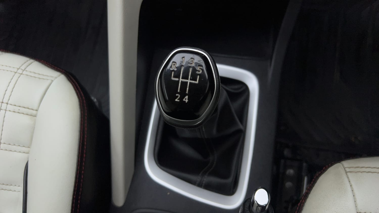 Used 2023 Nissan Magnite XV Petrol Manual interior GEAR  KNOB VIEW