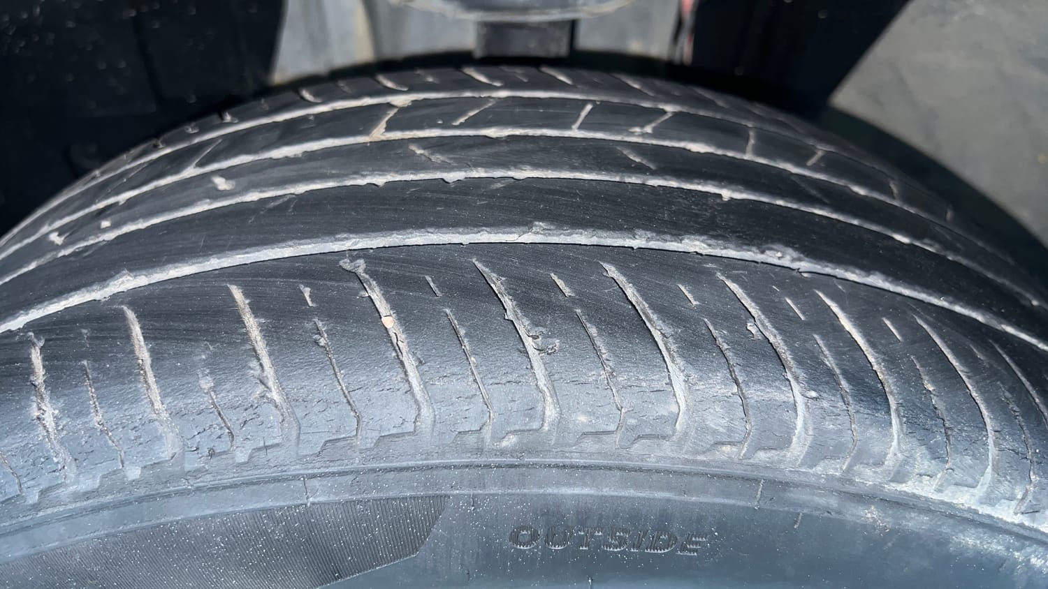 Used 2023 Nissan Magnite XV Petrol Manual tyres LEFT FRONT TYRE TREAD VIEW