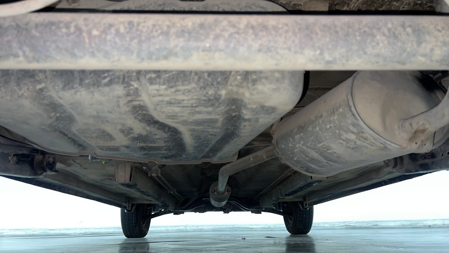 Used 2014 Maruti Suzuki Wagon R LXI Petrol Manual extra REAR UNDERBODY VIEW (TAKEN FROM REAR)