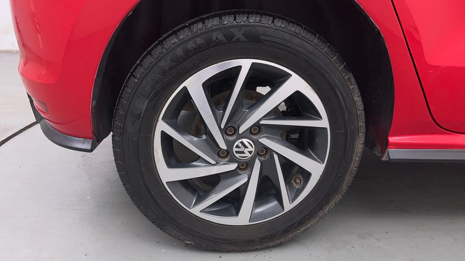 Used 2020 Volkswagen Polo Comfortline 1.0L (P) Petrol Manual tyres RIGHT REAR TYRE RIM VIEW