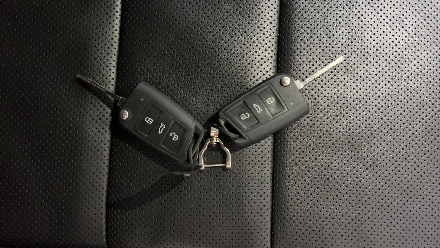 Used 2025 Volkswagen Taigun Topline 1.0 TSI AT Petrol Automatic extra CAR KEY VIEW