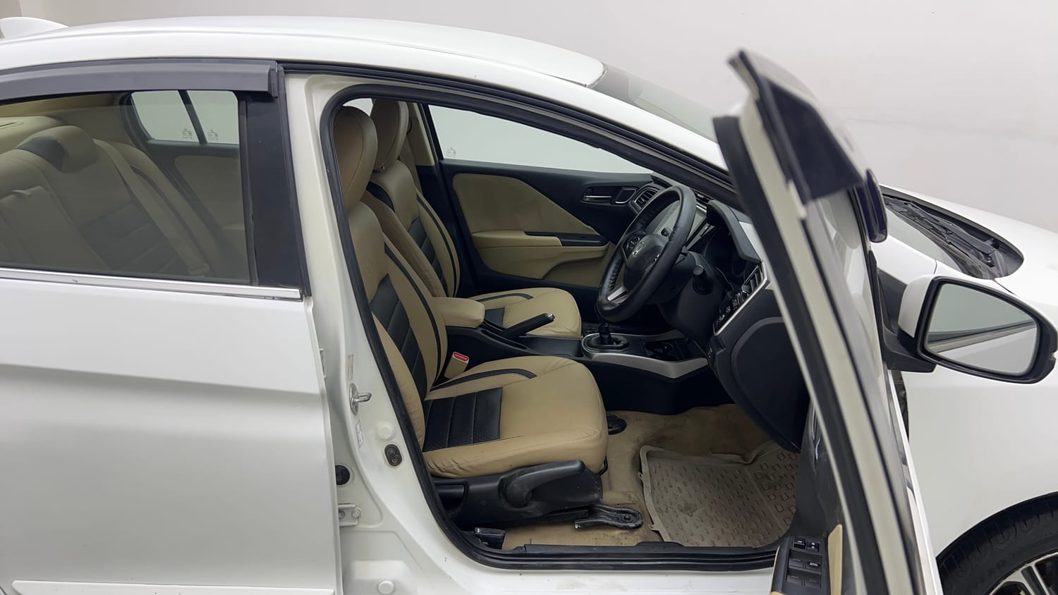 2018 Honda City V Petrol + CNG(Outside Fitted)-17