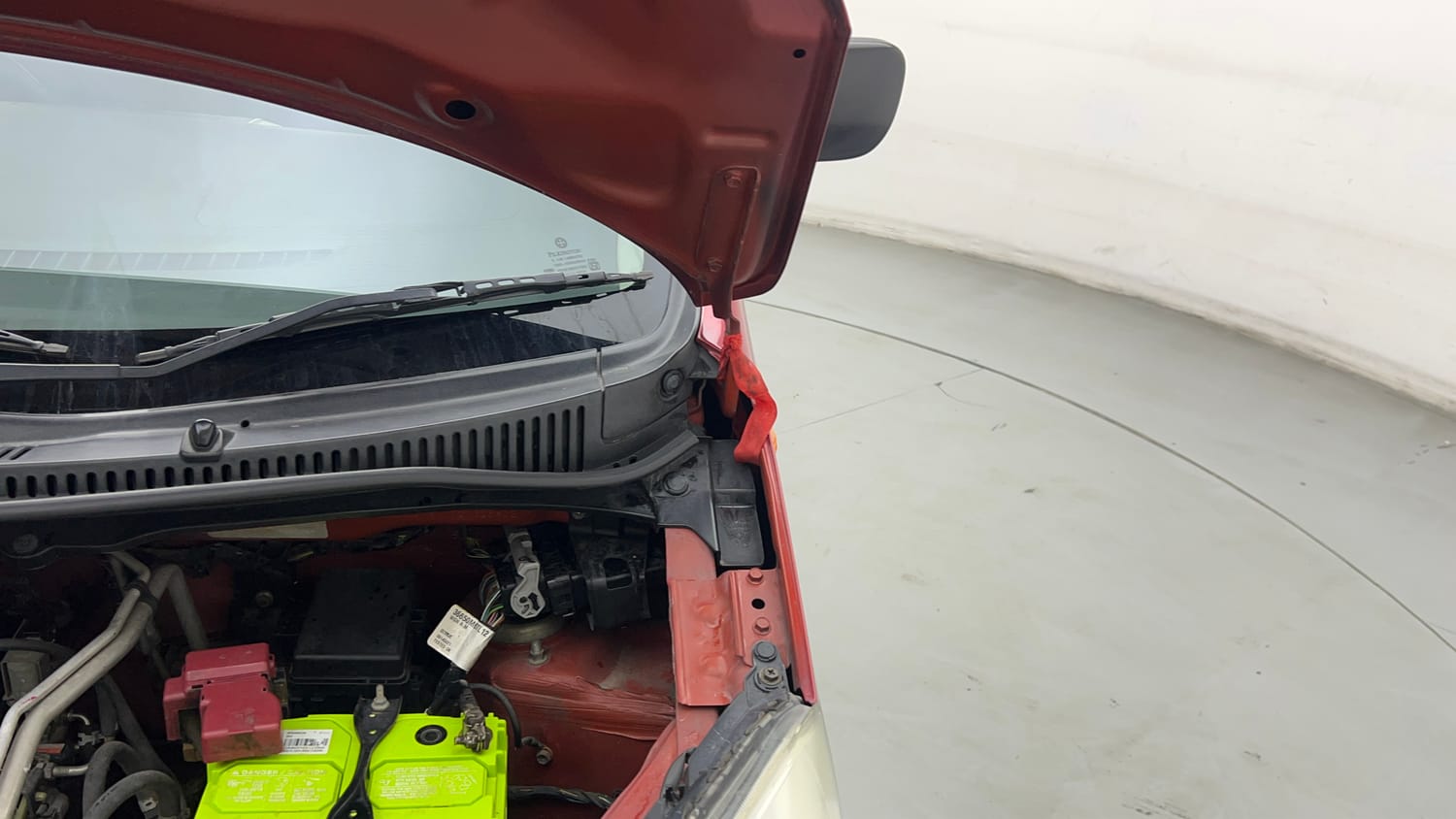 Used 2014 Maruti Suzuki Wagon R LXI Petrol Manual engine ENGINE LEFT SIDE HINGE & APRON VIEW