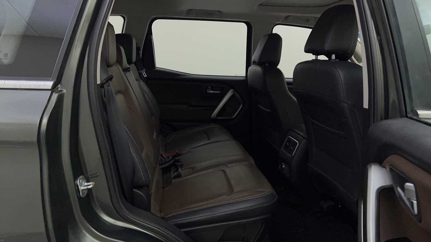 Used 2024 Mahindra Scorpio N Z8 Petrol MT 7 STR Petrol Manual interior RIGHT SIDE REAR DOOR CABIN VIEW
