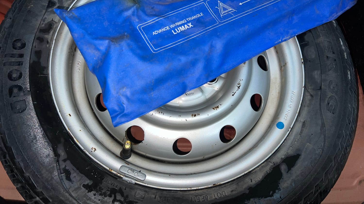 Used 2014 Maruti Suzuki Wagon R LXI Petrol Manual tyres SPARE TYRE VIEW