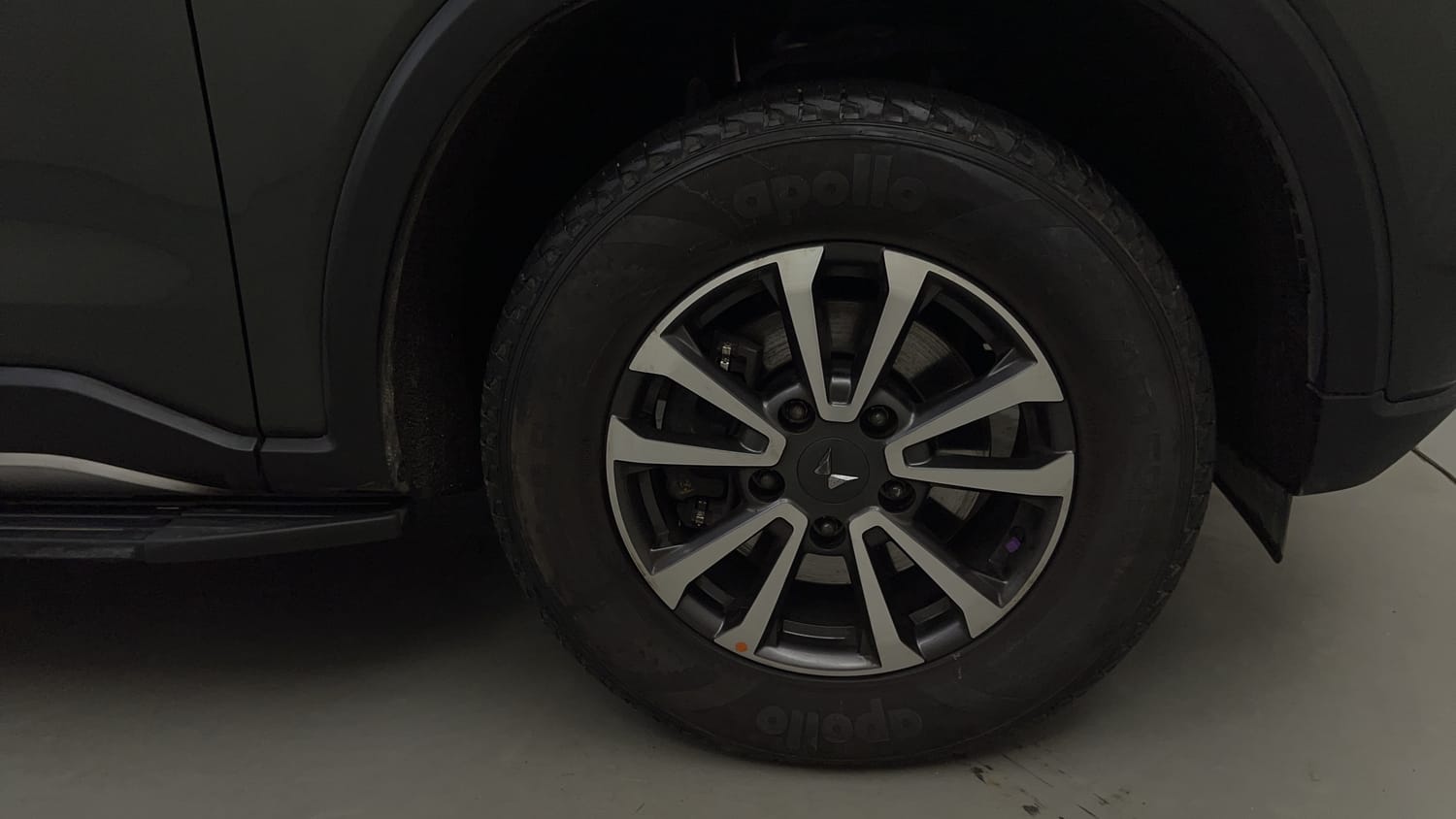 Used 2024 Mahindra Scorpio N Z8 Petrol MT 7 STR Petrol Manual tyres RIGHT FRONT TYRE RIM VIEW