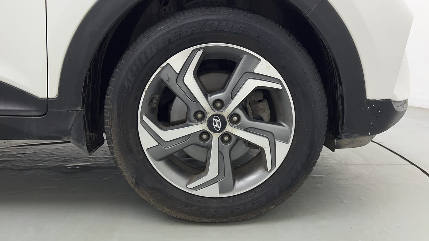 Used 2018 Hyundai Creta SX 1.6 AT Petrol Petrol Automatic tyres RIGHT FRONT TYRE RIM VIEW