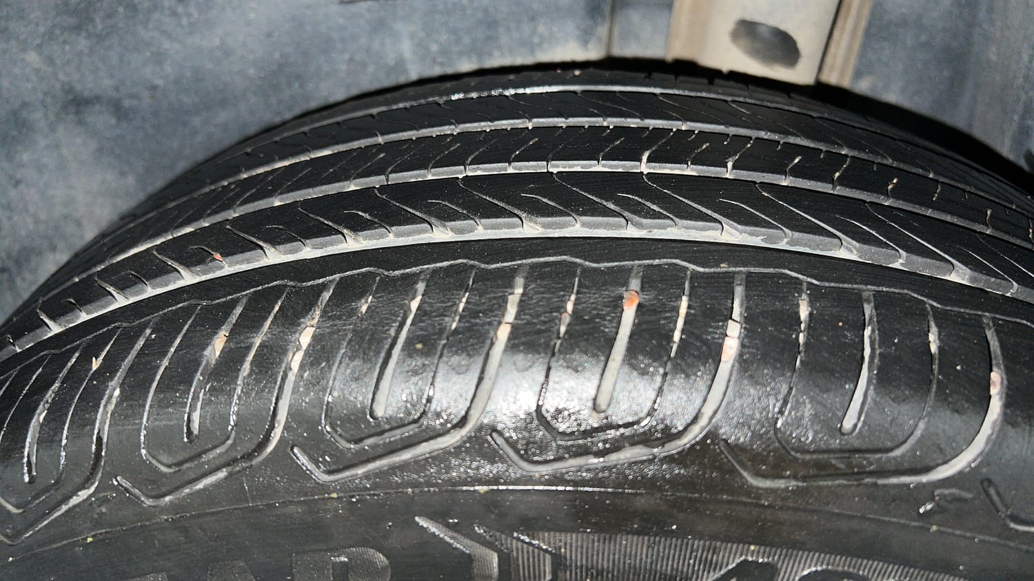 Used 2025 Volkswagen Taigun Topline 1.0 TSI AT Petrol Automatic tyres LEFT REAR TYRE TREAD VIEW
