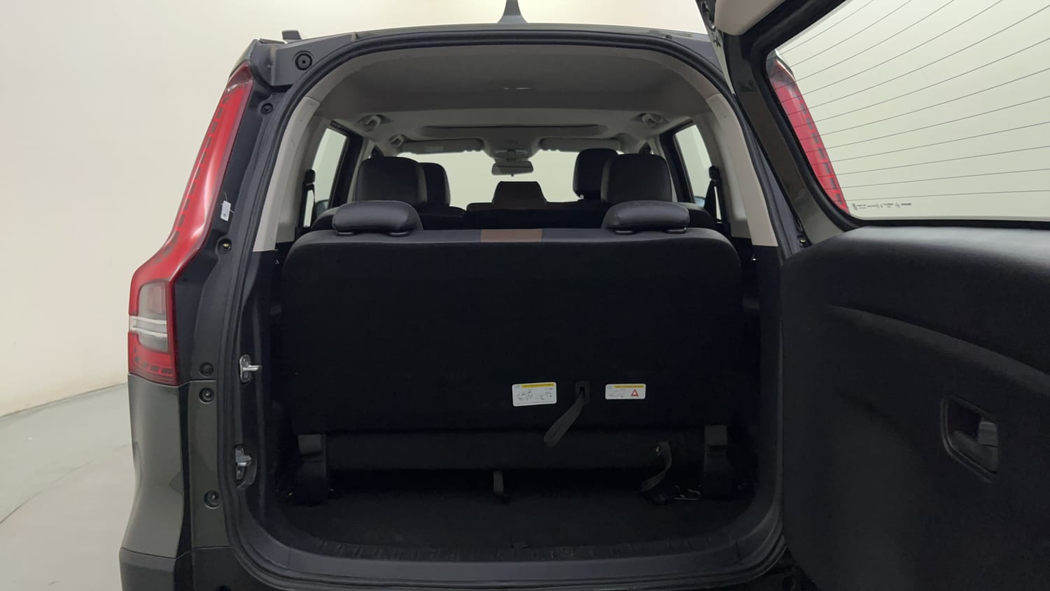 Used 2024 Mahindra Scorpio N Z8 Petrol MT 7 STR Petrol Manual interior DICKY INSIDE VIEW