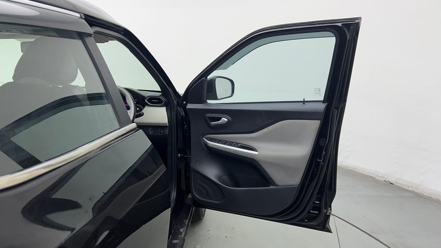 Used 2023 Nissan Magnite XV Petrol Manual interior RIGHT FRONT DOOR OPEN VIEW