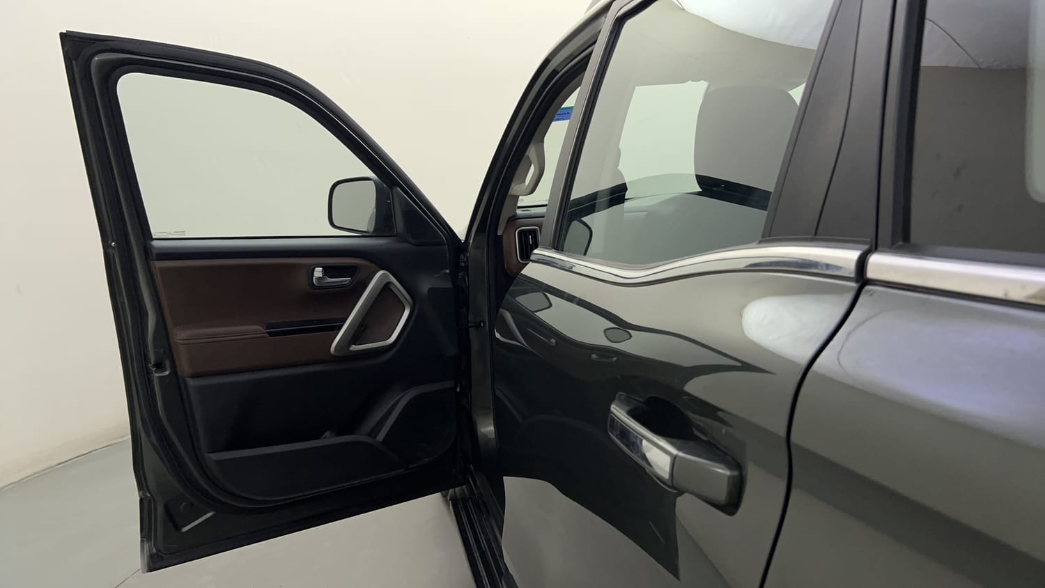 Used 2024 Mahindra Scorpio N Z8 Petrol MT 7 STR Petrol Manual interior LEFT FRONT DOOR OPEN VIEW